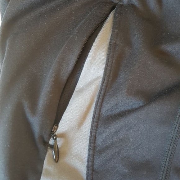 NWOT Women's Nike 3/4 Track Pants Tights + Pockets - Black and Grey - Picture 5 of 8